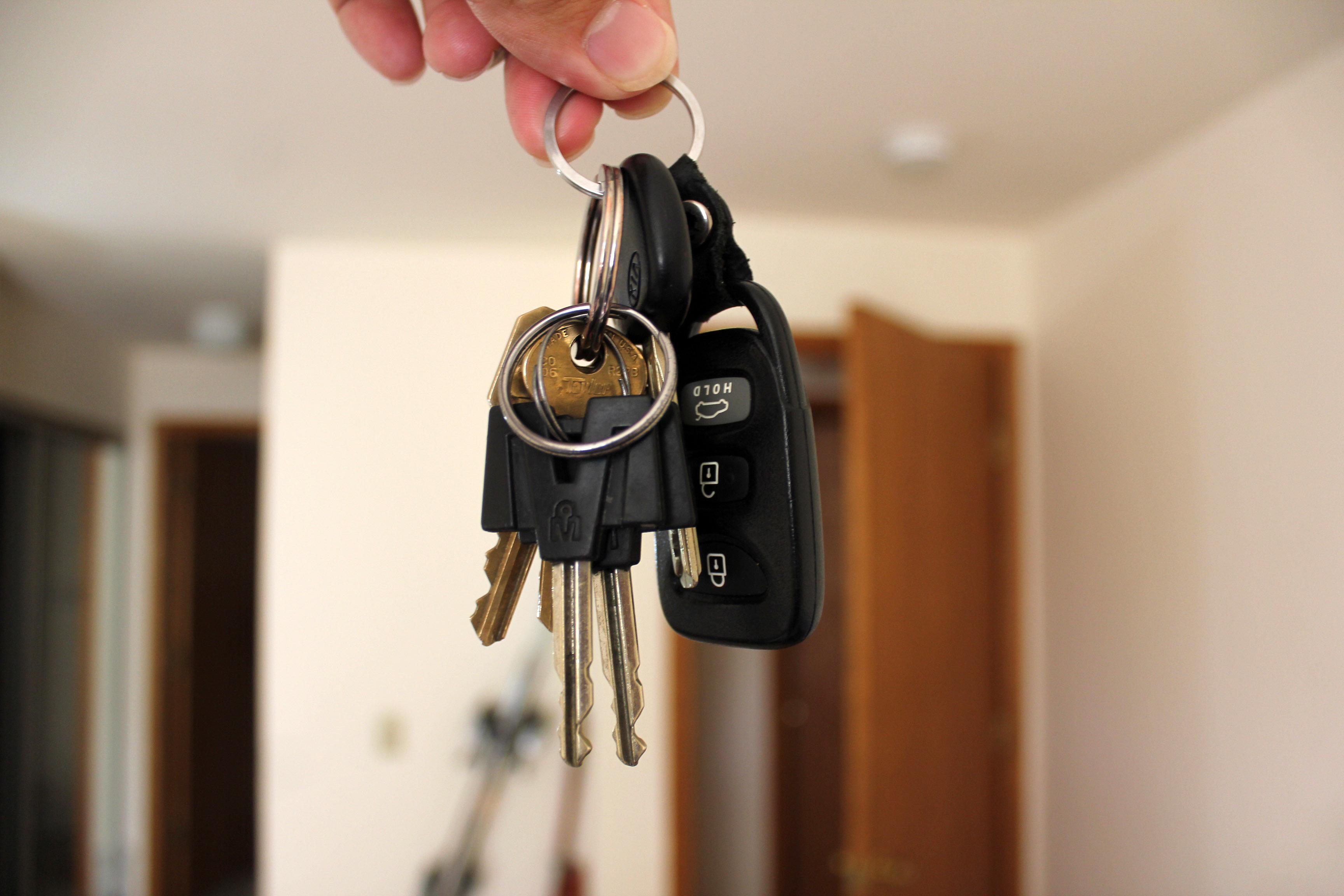 Ключ от комнаты охраны. Ключи от квартиры. Квартира ключи. Ключи от новой квартиры. Ключи от машины.