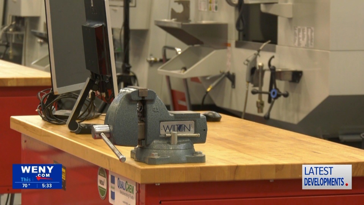 WENY News - Gov. Hochul celebrates New York's first workforce training program in advanced manufacturing